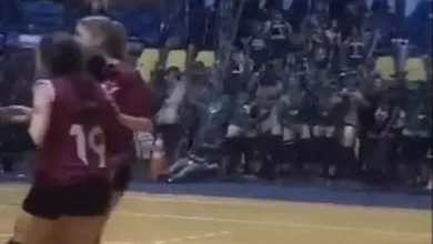 Estudantes de medicina se masturbam durante jogo de vôlei feminino