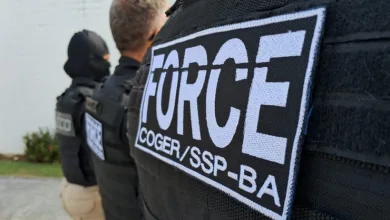 Cinco policiais investigados por homicídio de rifeiro são presos durante ‘Operação Salobro’