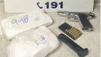 Arma e droga foram apreendidas com passageira. Foto: Reprodução