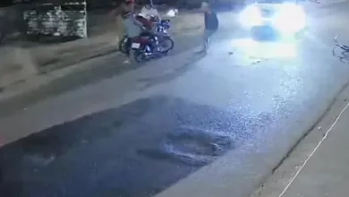 Vídeo mostra momento que homem atira na direção de quatro pessoas em Feira de Santana