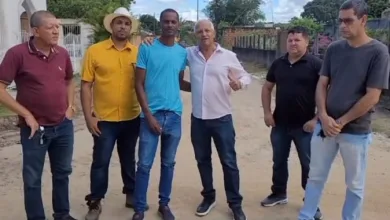 Prefeito de Amélia Rodrigues acompanha início das obras de pavimentação na Serra - Foto: Reprodução/Vídeo