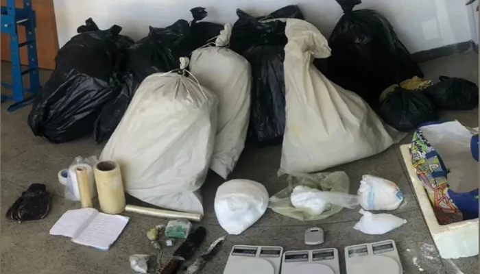 PMi apreende mais de 300kg de drogas em Feira de Santana — Foto: Reprodução/PM-BA