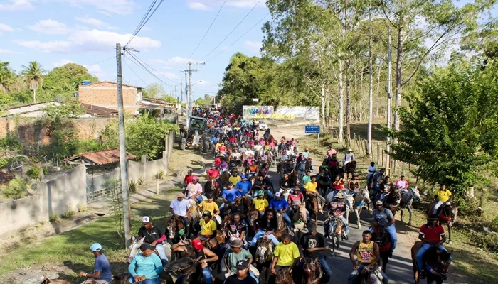 Cavalgada de São Bento reúne grande público em Amélia Rodrigues - Foto: Fala Genefax