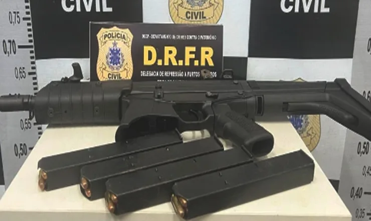 Homem é preso com submetralhadora na BR-324
