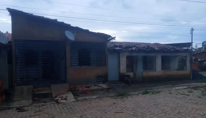 Telhados de casas foram arrancados com a intensidade do vento - Foto: Arquivo pessoal