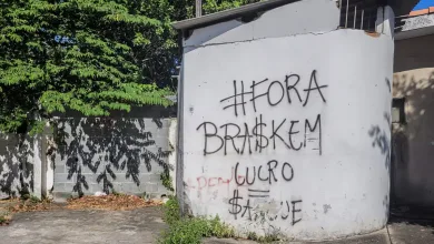 Protesto dos moradores interrompeu a Avenida Fernandes Lima, causando impactos no trânsito da região. - Foto: Gésio Passos | Agência Brasil