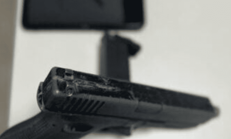O indivíduo, que se tratava de um adolescente, estava com uma réplica de pistola e um aparelho celular. - Reprodução: Divulgação
