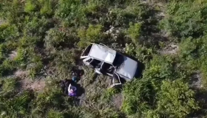 Duas pessoas morrem e outras duas ficam gravemente feridas após carro capotar — Foto: Marlon Ferraz/Blog Braga