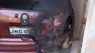 Suspeito ainda ateou fogo em um carro que estava na garagem da casa da vítima- Foto: Reprodução