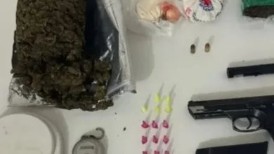 Suspeito morto e arma e drogas apreendidas em ação da PM no Recôncavo Baiano- Foto: Reprodução/ PM