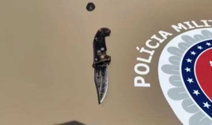 Faca usada no crime contra o vigilante — Foto: Site Radar News