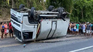 Veículo saiu da pista e capotou - Foto: Reprodução/Radar News