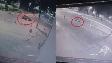 Câmera de segurança flagrou momento exato em que mulher é arremessada junto com o filho - Foto: Reprodução