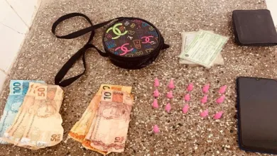 Dupla é presa por tráfico de drogas em feira livre de Santo Amaro- Foto: Reprodução/ PM