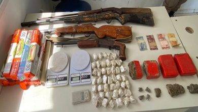 Drogas e quatro armas são apreendidas pela Polícia Militar durante Operação Força Total- Foto: Reprodução