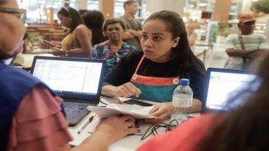 Beatriz buscou auxílio para preencher a declaração: ‘Soube da ação pelas redes sociais e decidi tirar minhas dúvida. Facilitou minha vida’ - Foto: Reprodução/ Uendel Galter/ Ag A TARDE