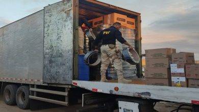 Polícia Rodoviária Federal apreende 290 mil maços de cigarros contrabandeados