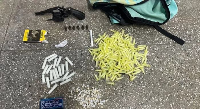 PM apreende arma de fogo e drogas durante operação- Foto: Divulgação