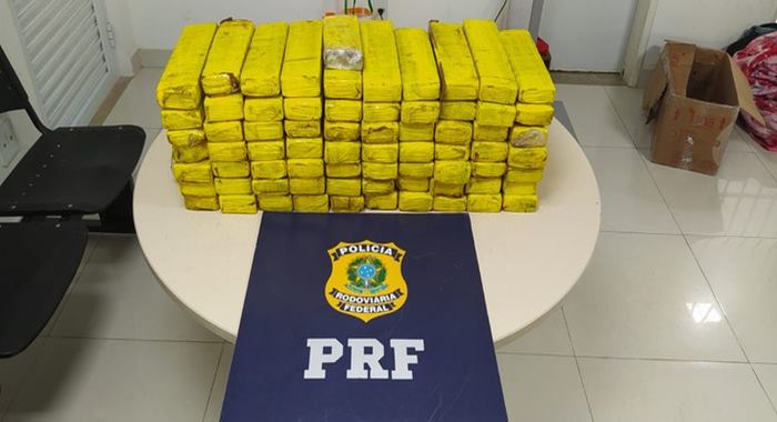 Polícia Rodoviária Federal aprende mais de 50kg de maconha na BR-116- Foto: Reprodução/ Nucom PRF