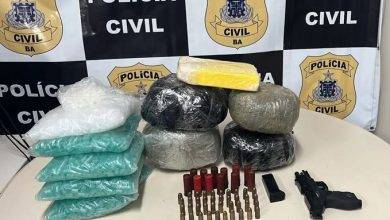 Polícia apreende cinco quilos de drogas e uma réplica de pistola- Foto: Divulgação/ Ascom PC