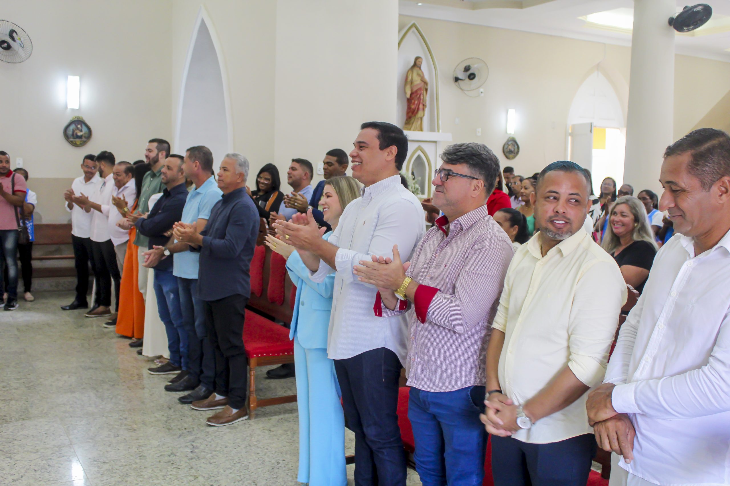 Missa solene que contou com a presença de diversas autoridades locais - Foto: Fala Genefax