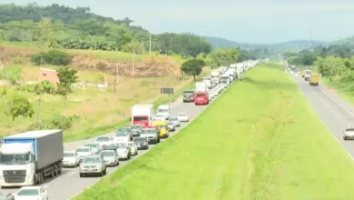 Engarrafamento na BR-324, sentido Feira de Santana — Foto: TV Bahia