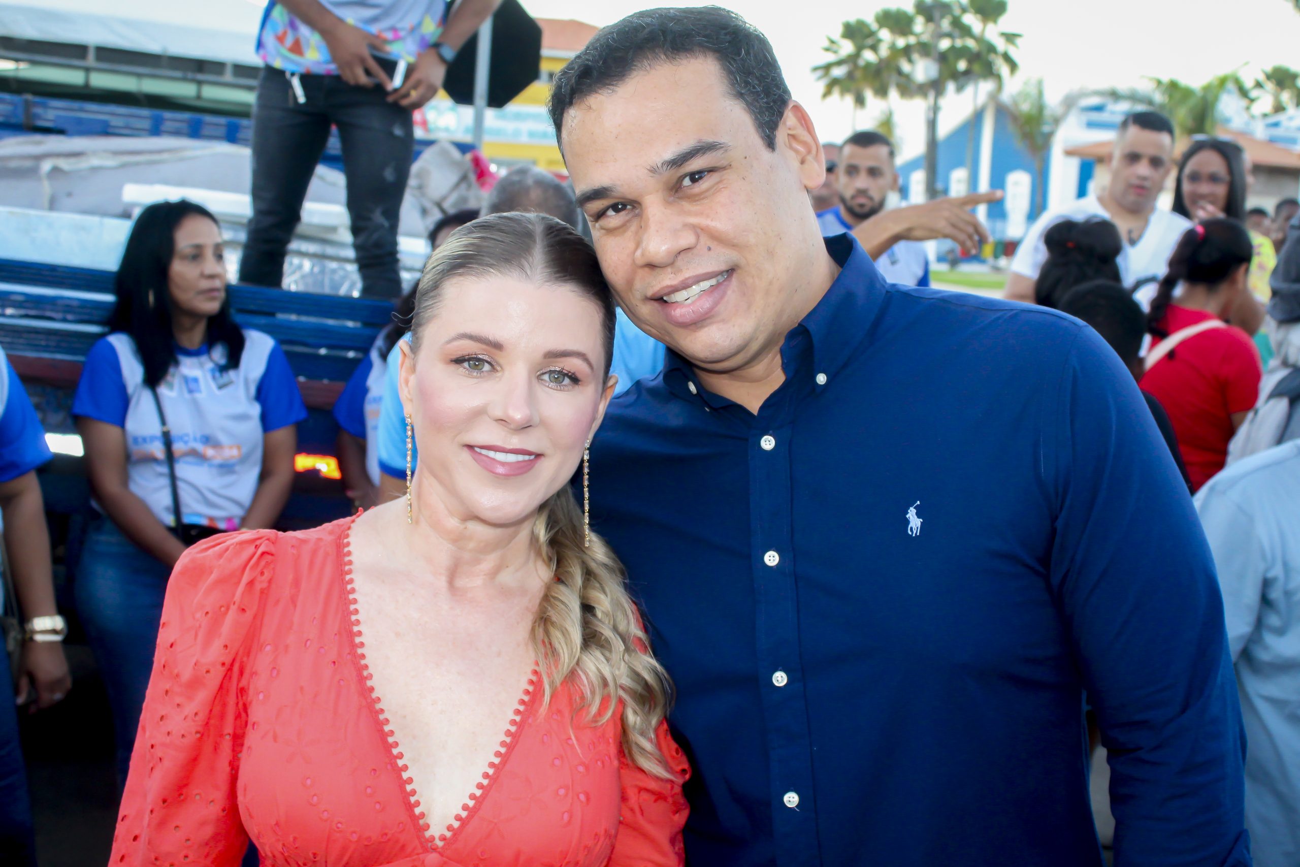 A primeira-dama Gardênia Lima ao lado do prefeito Kley - Foto: Fala Genefax