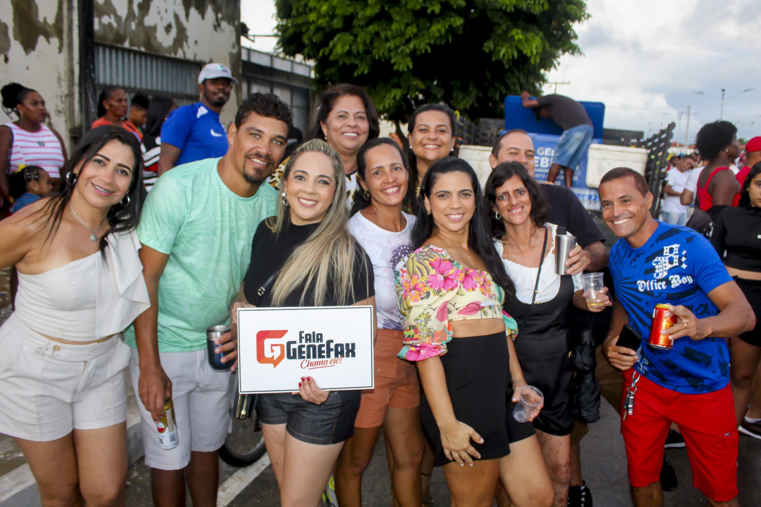 A tarde foi marcada pelo arrastão com a banda Chiclete com Banana - Foto: Fala Genefax
