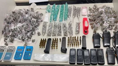 PM apreende munições, rádios transmissores e mais de 400 porções de drogas - Foto: Reprodução/Polícia Militar