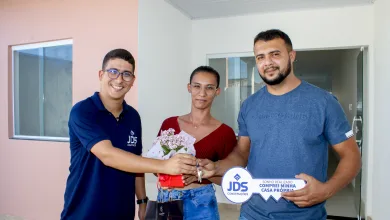 Casal celebra realização do sonho da casa própria com a JDS Construções em Conceição do Jacuípe - Foto: Fala Genefax