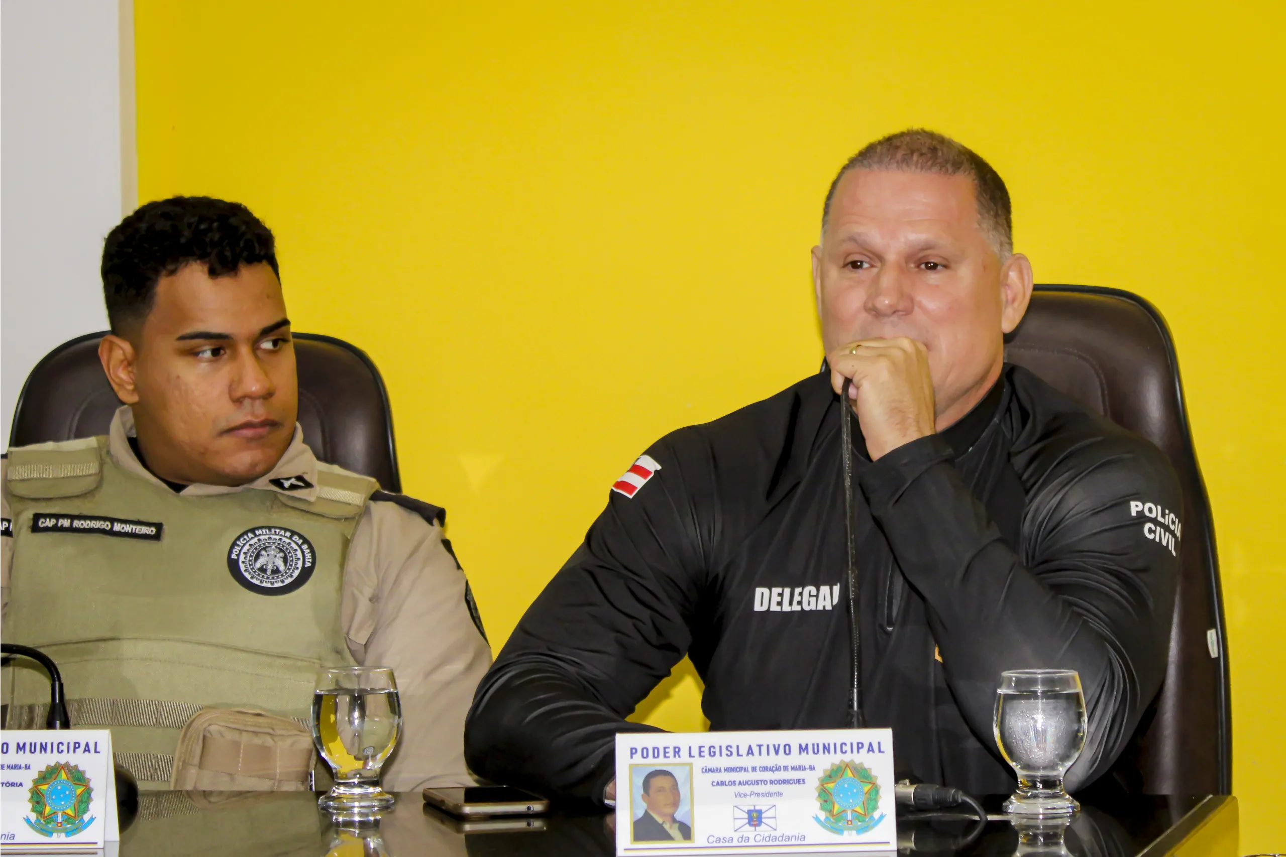 Rodrigo Monteiro, capitão da Polícia Militar e Idelfonso Monteiro, delegado de Polícia Civil em Coração de Maria - Foto: Fala Genefax