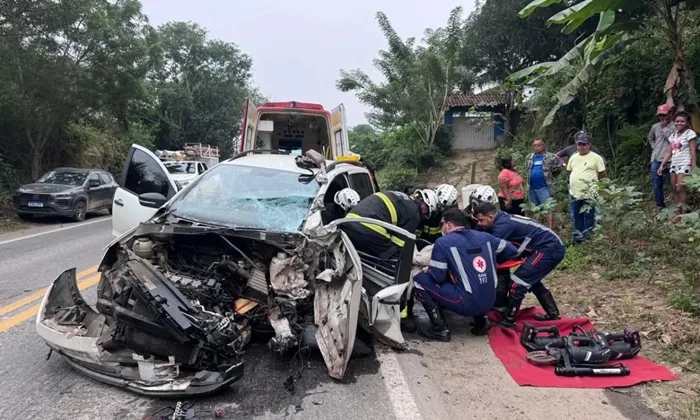 Técnica de enfermagem fica ferida após acidente com caminhão - Foto: Reprodução/Giro Ipiaú