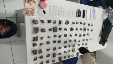 PM apreende quantidade significativa de drogas e conduz adolescente à delegacia em Conceição do Jacuípe - Foto: Reprodução/PM