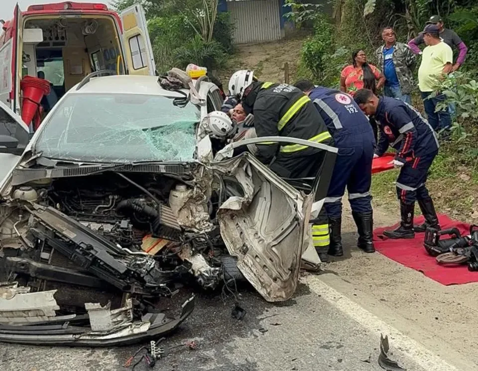 Técnica de enfermagem fica ferida após acidente com caminhão - Foto: Reprodução/Giro Ipiaú
