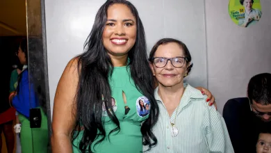 Em reunião de campanha, Jécica de Cacau do Boi se emociona ao destacar trajetória e projetos em prol de Conceição do Jacuípe- Foto: Fala Genefax