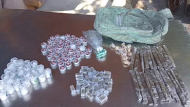 Traficante troca tiros com policiais militares e acaba preso; armas e drogas foram apreendidas- Foto: Divulgação