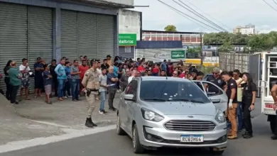 Homem foi morto a tiros, por volta das 13h, no Centro da cidade, dentro do carro que dirigia. ​Foto: Reprodução/Redes Sociais