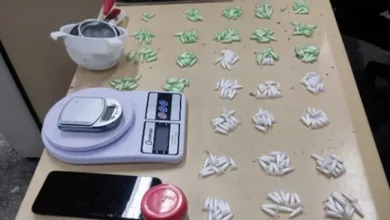 Suspeitos fogem da PM e deixam mais de 300 pinos de cocaína para trás em Lauro de Freitas - Foto/Divulgação/PM