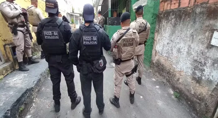 Operação conjunta termina com captura de 35 suspeitos de integrar facções criminosas na Bahia- Foto: Reprodução/ Alberto Maraux/SSP-BA