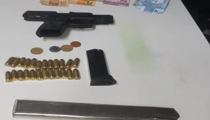 Polícia Militar apreende arma de fogo e recupera veículo - Foto/Reprodução
