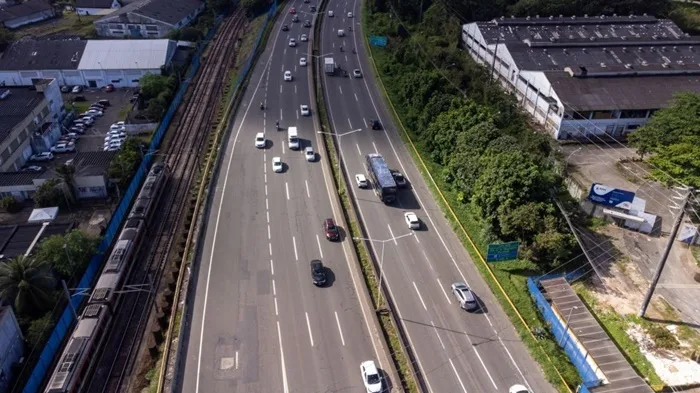 concessionária prevê aumento de 8% no fluxo de veículos na BR-324 durante o feriado da Proclamação da República