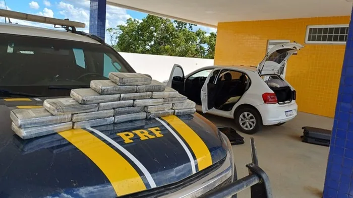 PRF apreende mais de 20 kg de Cocaína escondidas em um veículo