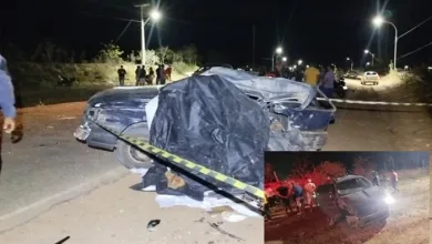 Carros colidem e deixam duas pessoas mortas