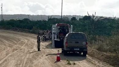 Homem é encontrado morto ao lado de motocicleta em estrada vicinal