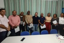 Secretária de Educação de Amélia Rodrigues se reúne com vereadores para discutir atualização de projeto de lei